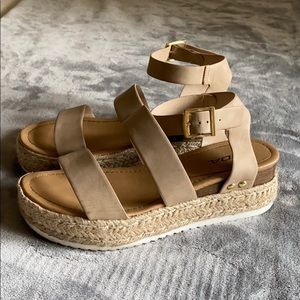 Size 8 Nude Sandals